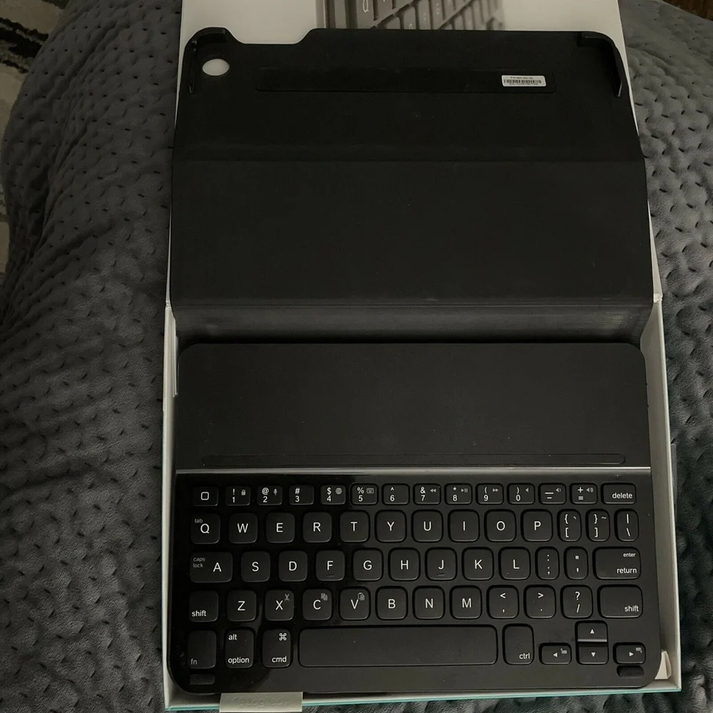 Logitech i5 Ultrathin Portfolio Case Folio with Keyboard for iPad Air Gen1